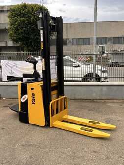 Pallet Stackers 2018  Yale MS15X (2)