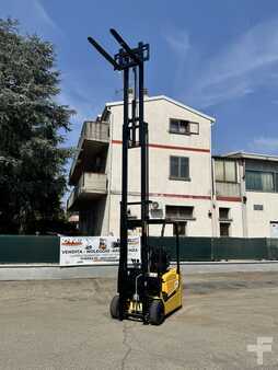 Carrelli elettrici 3 ruote 2018  Yale ERP 15 VC (4)