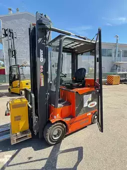 Eléctrica de 4 ruedas 2017  Carer Z25HD (2)