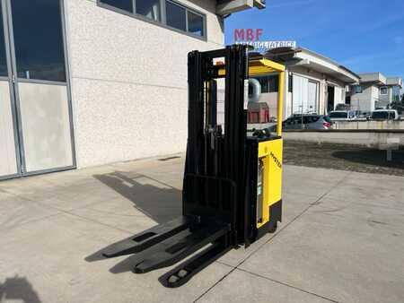 High lift pallet trucks sit-down 2012  Hyster RS1.5 (2)