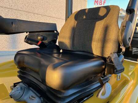Carrelli elettrici 4 ruote - Yale ERP35VL (5)