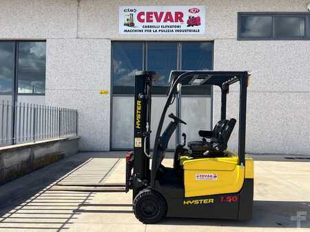 Carrelli elettrici 3 ruote - Yale ERP15VC (1)