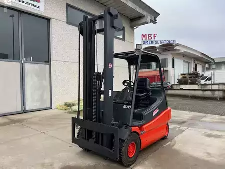 Carrelli elettrici 4 ruote - Linde E30-01 (2)