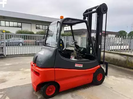 Carrelli elettrici 4 ruote - Linde E30-01 (4)