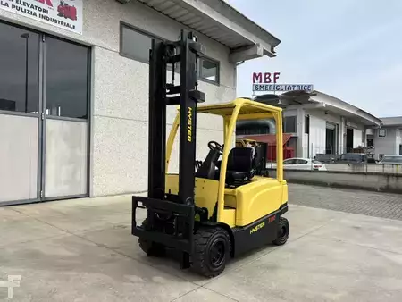 Eléctrica de 4 ruedas - Hyster J3.0XN (2)