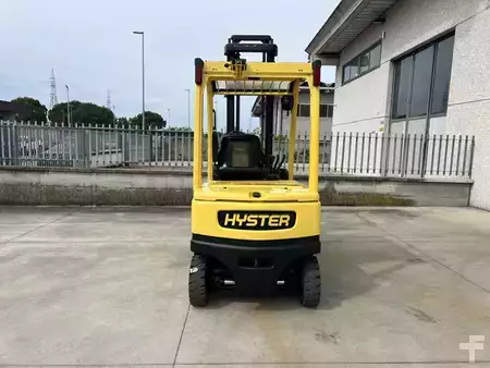 Eléctrica de 4 ruedas - Hyster J3.0XN (3)