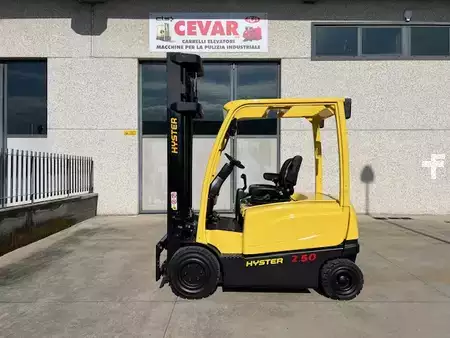 Elektromos 4 kerekű - Hyster J2.5XN (1)