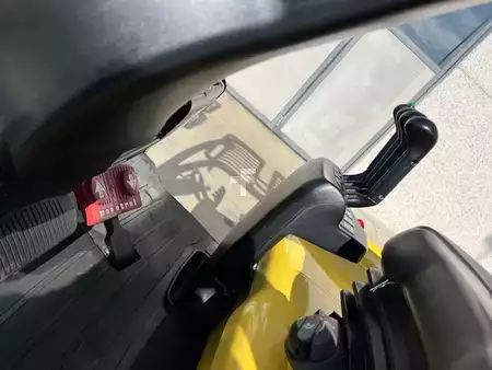 Elektromos 4 kerekű - Hyster J2.5XN (4)