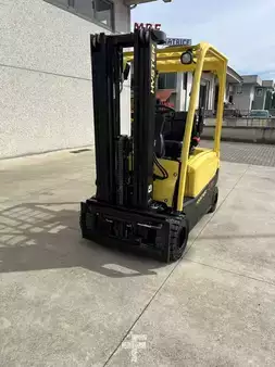 Electric - 4 wheels - Hyster J2.0XN LWB (2)