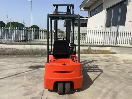 Carrelli elettrici 3 ruote - Linde E15 (3)