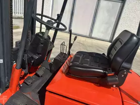 Carrelli elettrici 3 ruote - Linde E15 (4)