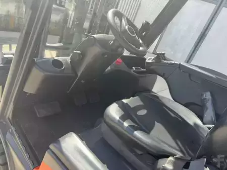 Carrelli elettrici 3 ruote - Linde E12-02 EVO (4)