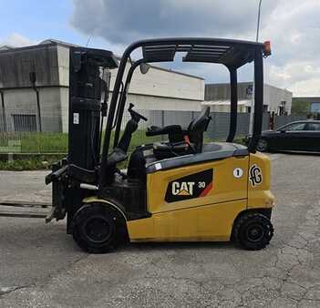 Electric - 4 wheels 2015  CAT Lift Trucks EP30N (1)