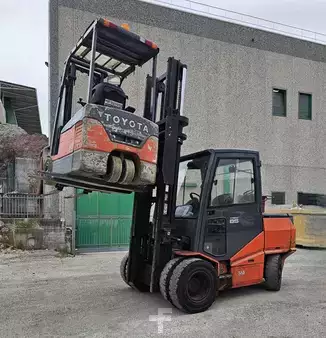 Eléctrico - 4 rodas 2018  Toyota 8FBMHT85 (1)