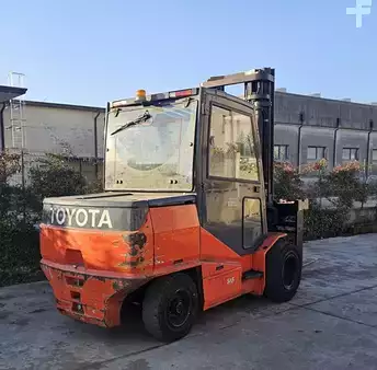 Eléctrico - 4 rodas 2018  Toyota 8FBMHT85 (2)