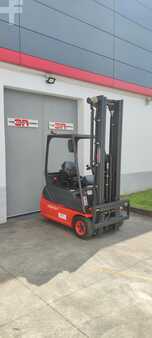 Eléctrica de 3 ruedas 2000  Linde E16C-02 (1)