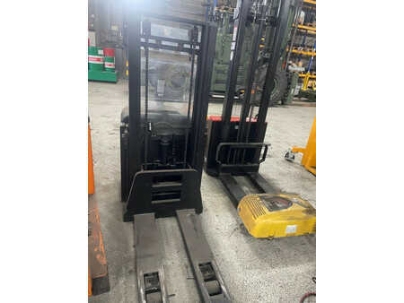 Wózek wysokiego podnoszenia - BT 3 EPZB 258 (1)