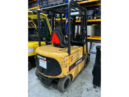 Elektryczne 4-kołowe 2006 CAT Lift Trucks EP25KPAC (2)