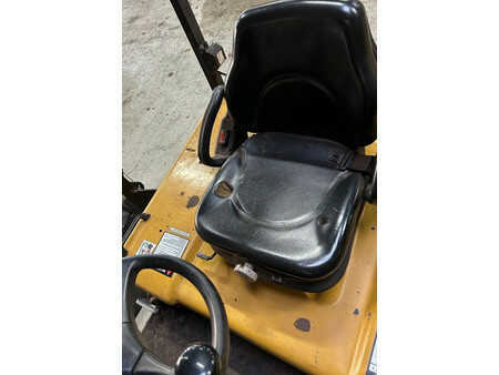 Elektryczne 4-kołowe 2006 CAT Lift Trucks EP25KPAC (4)