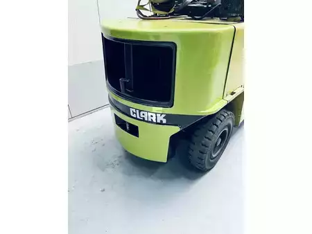 Treibgasstapler 1996  Clark GP50 (16)