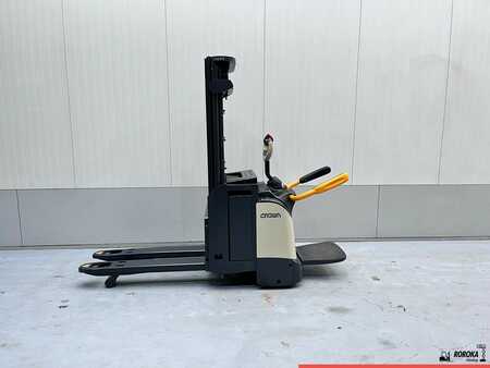 Stackers Stand-on 2014  Crown ETI 4000 (1)