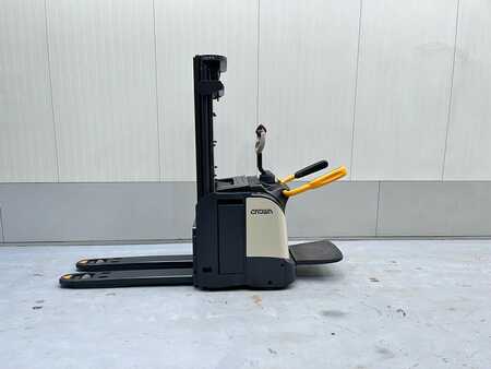 Stackers Stand-on 2014  Crown ETI 4000 (2)