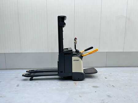 Stackers Stand-on 2014  Crown ETI 4000 (3)