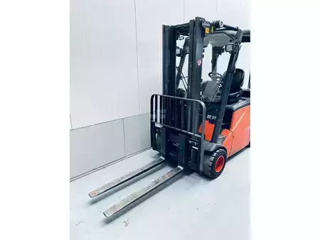 Eléctrica de 4 ruedas 2013  Linde E18 HP-01 (11)