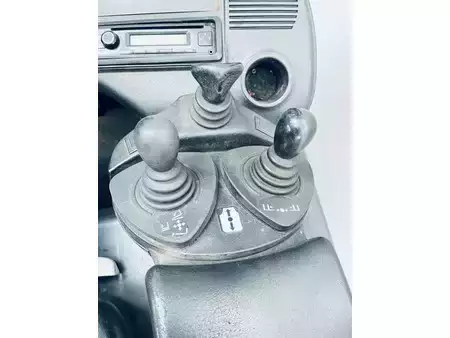 Eléctrica de 4 ruedas 2013  Linde E18 HP-01 (3)