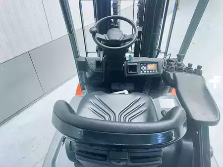 Eléctrica de 4 ruedas 2019  Toyota 8FBMT20T (6)