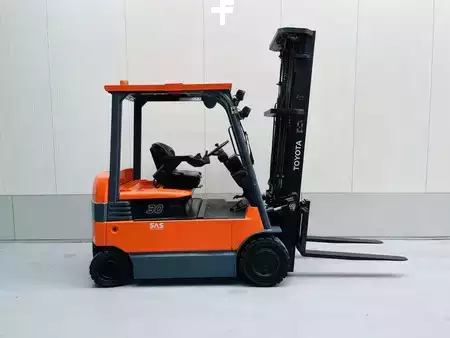 El truck - 4 hjulet 2011  Toyota 7FBMF30 (2)