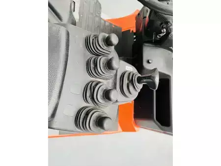 El truck - 4 hjulet 2011  Toyota 7FBMF30 (3)