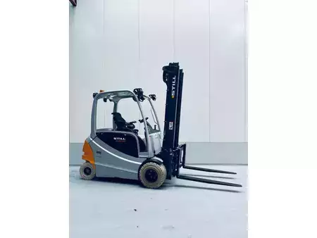 Elektromos 4 kerekű 2016  Still RX60-35 (3)