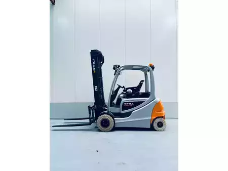 Elektromos 4 kerekű 2016  Still RX60-35 (4)