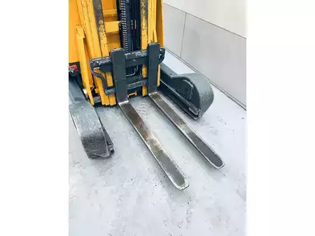 Chariots à mât rétractable 2016  Jungheinrich ETVC 16 (7)