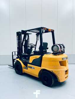 Nestekaasutrukki 2012  Hyundai 30L-7A (2)