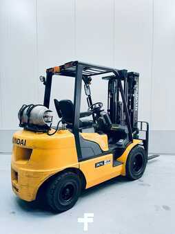 Nestekaasutrukki 2012  Hyundai 30L-7A (3)