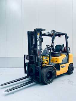 Nestekaasutrukki 2012  Hyundai 30L-7A (6)