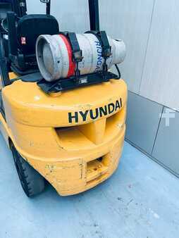 Nestekaasutrukki 2012  Hyundai 30L-7A (8)