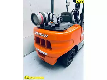 Gas gaffeltruck 2015  Doosan G55-C5 (2)