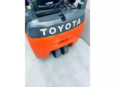 El truck - 3 hjulet 2010  Toyota 8FBET15 (11)