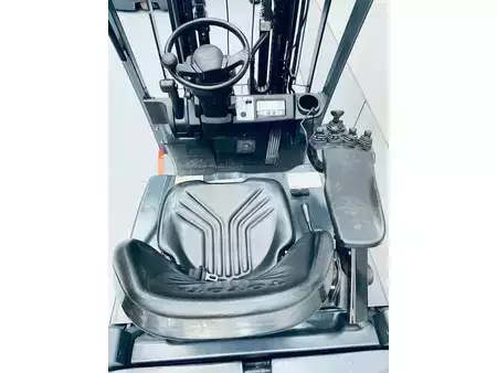 El truck - 3 hjulet 2010  Toyota 8FBET15 (12)