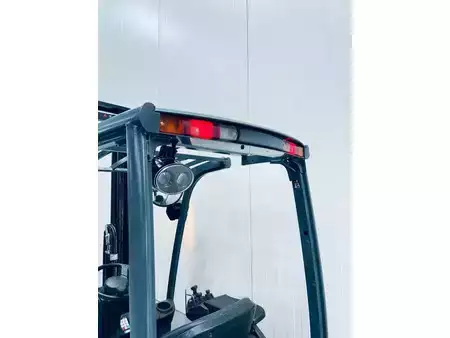 Chariots électriques à 3 roues 2014  Toyota 8FBEKT18 (11)