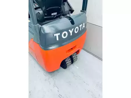 Chariots électriques à 3 roues 2014  Toyota 8FBEKT18 (9)