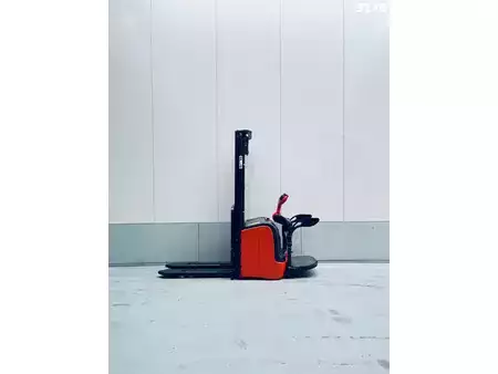 Apilador eléctrico 2012  Linde L14P (1)