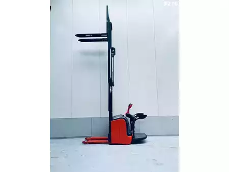 Apilador eléctrico 2012  Linde L14P (2)