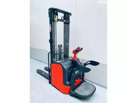 Apilador eléctrico 2012  Linde L14P (9)