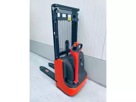 Apilador eléctrico 2016  Linde L12 (10)