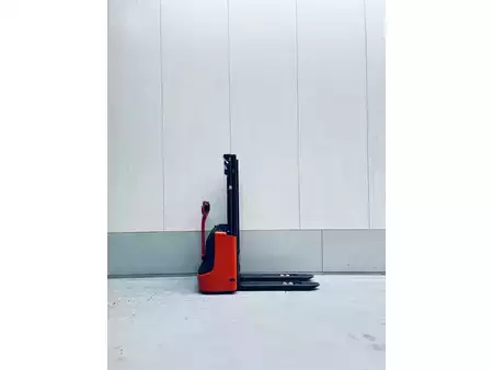 Apilador eléctrico 2016  Linde L12 (6)