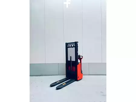 Apilador eléctrico 2016  Linde L12 (8)